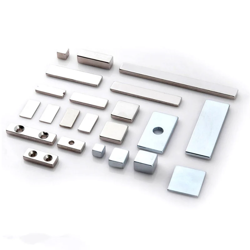 magnes z otworem na śrubę