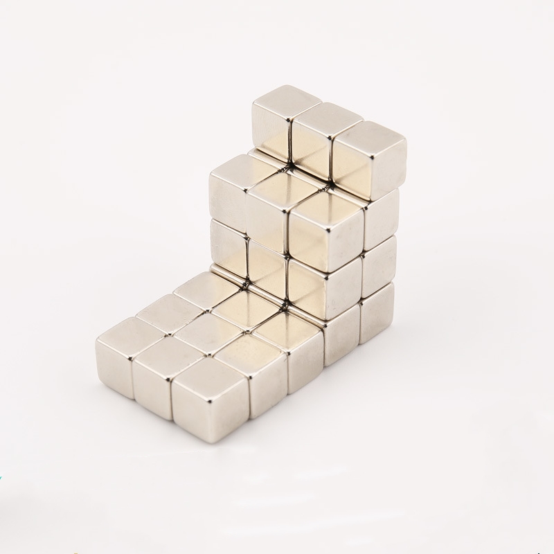 bardzo silne magnesy